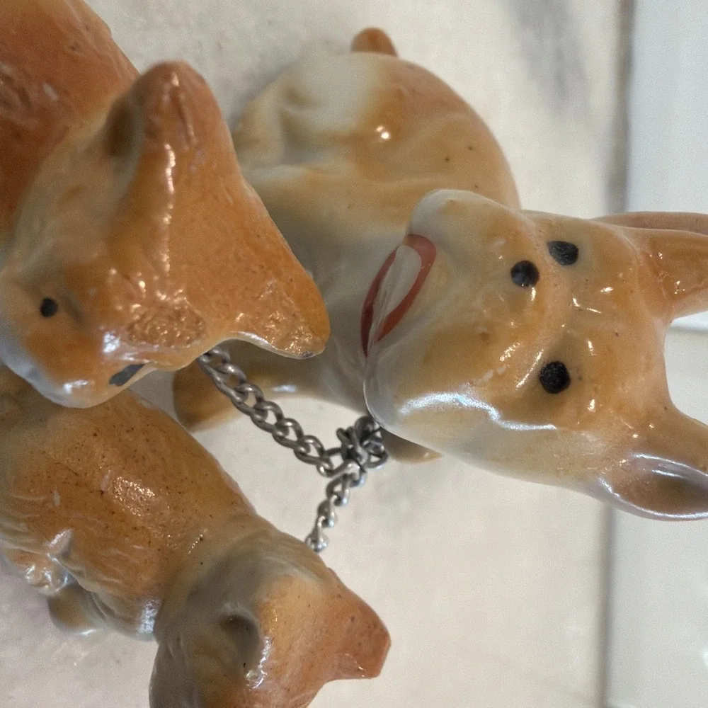 Vtg‎ Porcelain Sitting Boxer Dog w 2 Puppies On Chain Figurine Ceramic Japan MCM